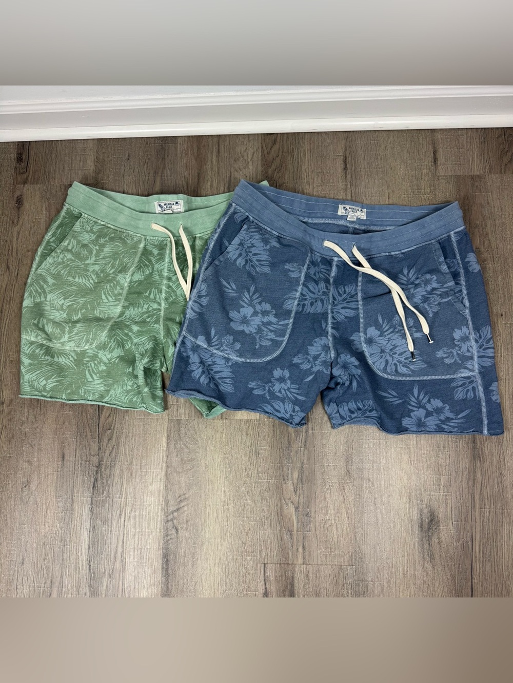 American Eagle Bonfire Fleece Shorts Lot of 2 Tropical Print Large Blue Green
